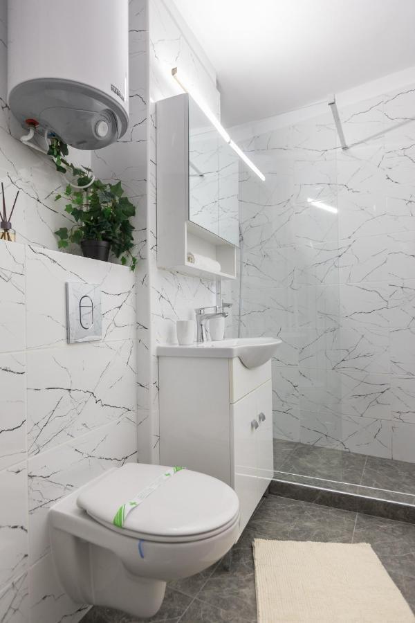 Lion'S Unirii Apartment Бухарест Экстерьер фото