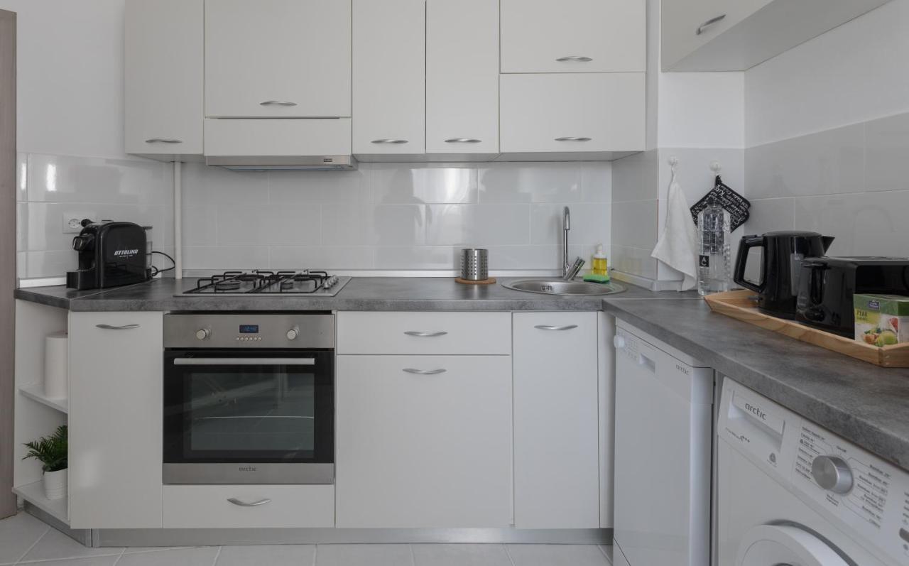 Lion'S Unirii Apartment Бухарест Экстерьер фото